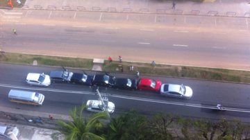 Imagem Sete carros se envolvem em engavetamento no Imbuí