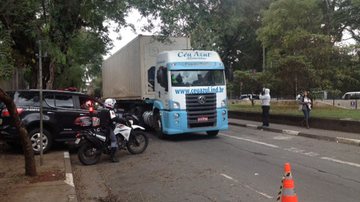 Imagem Morte de Campos: caminhão-frigorífico chega ao IML para armazenar corpos