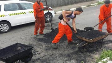 Imagem Prefeitura de Lauro de Freitas requalifica asfalto em pontos da cidade