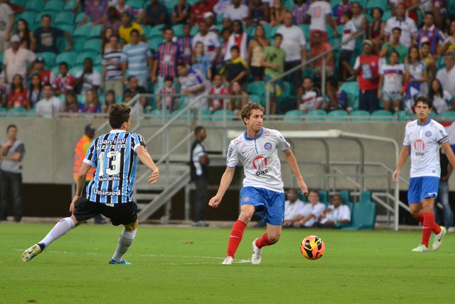 Imagem Bahia e Grêmio promovem duelo de tricolores em Porto Alegre