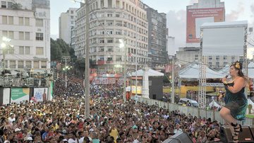 Imagem  Nara Costa abre programação do palco na Praça Castro Alves