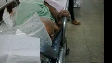Imagem ‘Fila’ de baleados no Roberto Santos deixa idoso de 103 anos sem atendimento