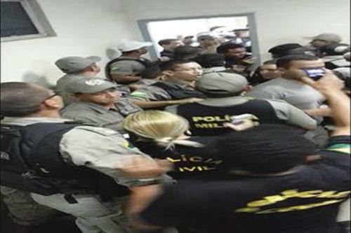Imagem Assista: policiais militares invadem delegacia e resgatam sargento detido