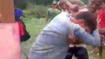 Imagem Vídeo: jovem é espancado por grupo rival em Ilhéus