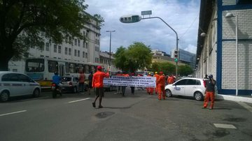 Imagem Estivadores promovem manifestação em frente ao Tecon