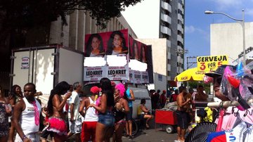 Imagem  Palanque na Avenida: candidatos se aproveitam da Parada Gay e fazem campanha