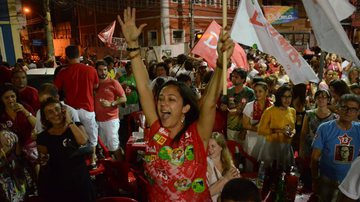 Imagem De vandalismo ao grito de vitória: militância petista faz a diferença para Dilma