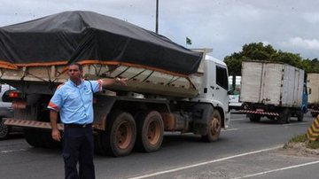 Imagem Transalvador notifica 109 caminhões durante operação